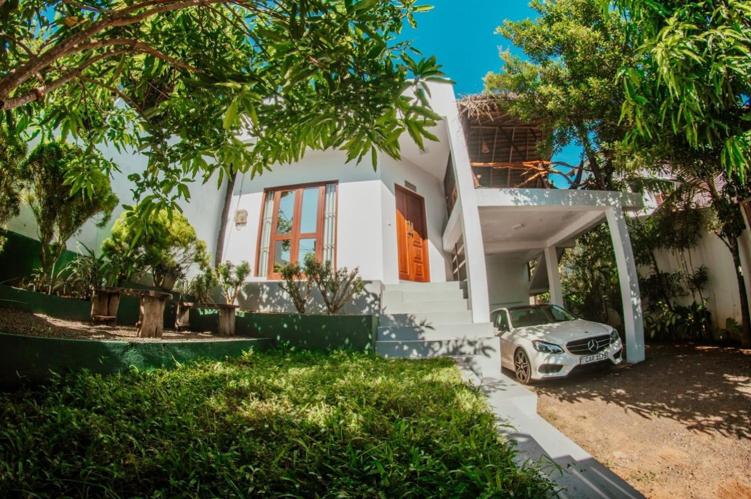 Blue Berry Villa Hikkaduwa Exterior photo