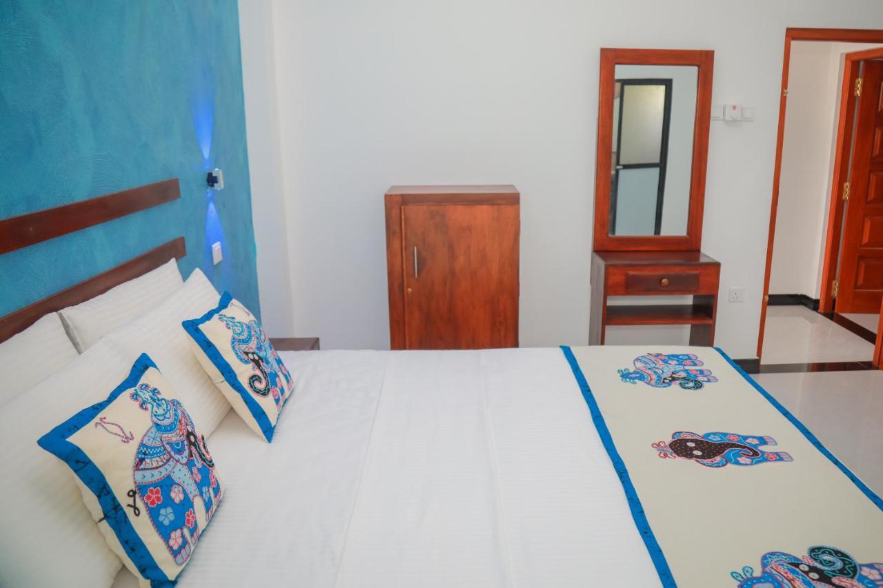 Blue Berry Villa Hikkaduwa Exterior photo